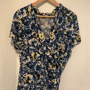 Flattering top. Fits size 12
